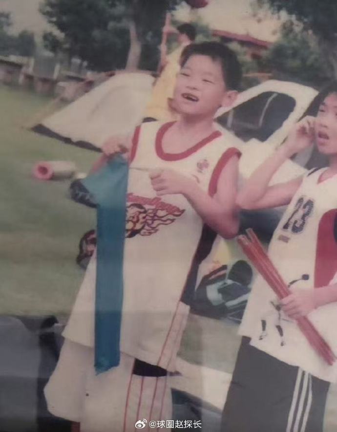 同时期两个, 和广州龙狮